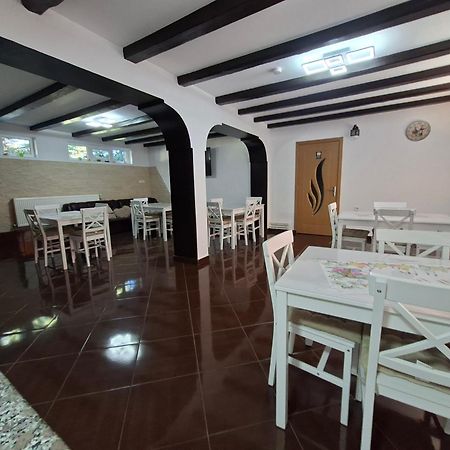 Hotel Casa Laur Mînăstirea Humorului Exteriér fotografie