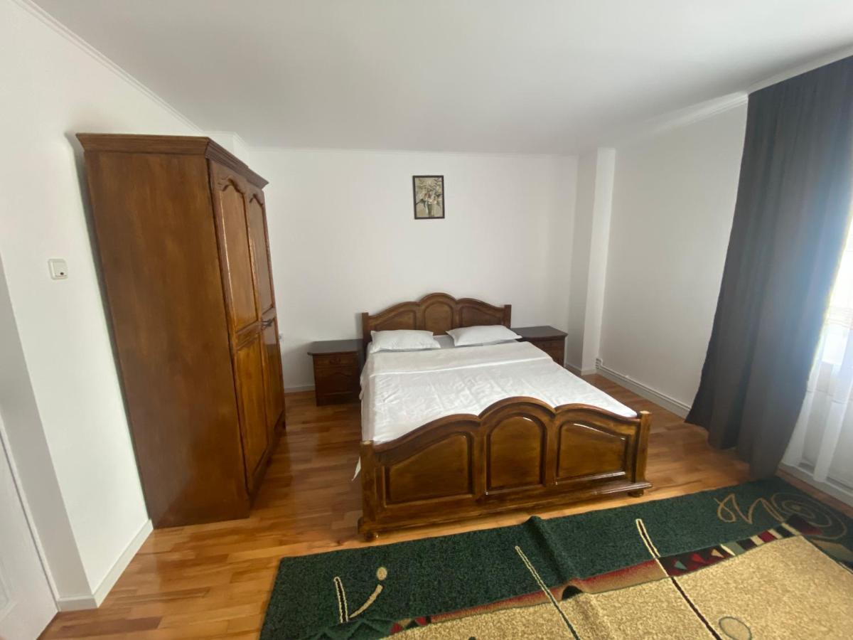 Hotel Casa Laur Mînăstirea Humorului Exteriér fotografie