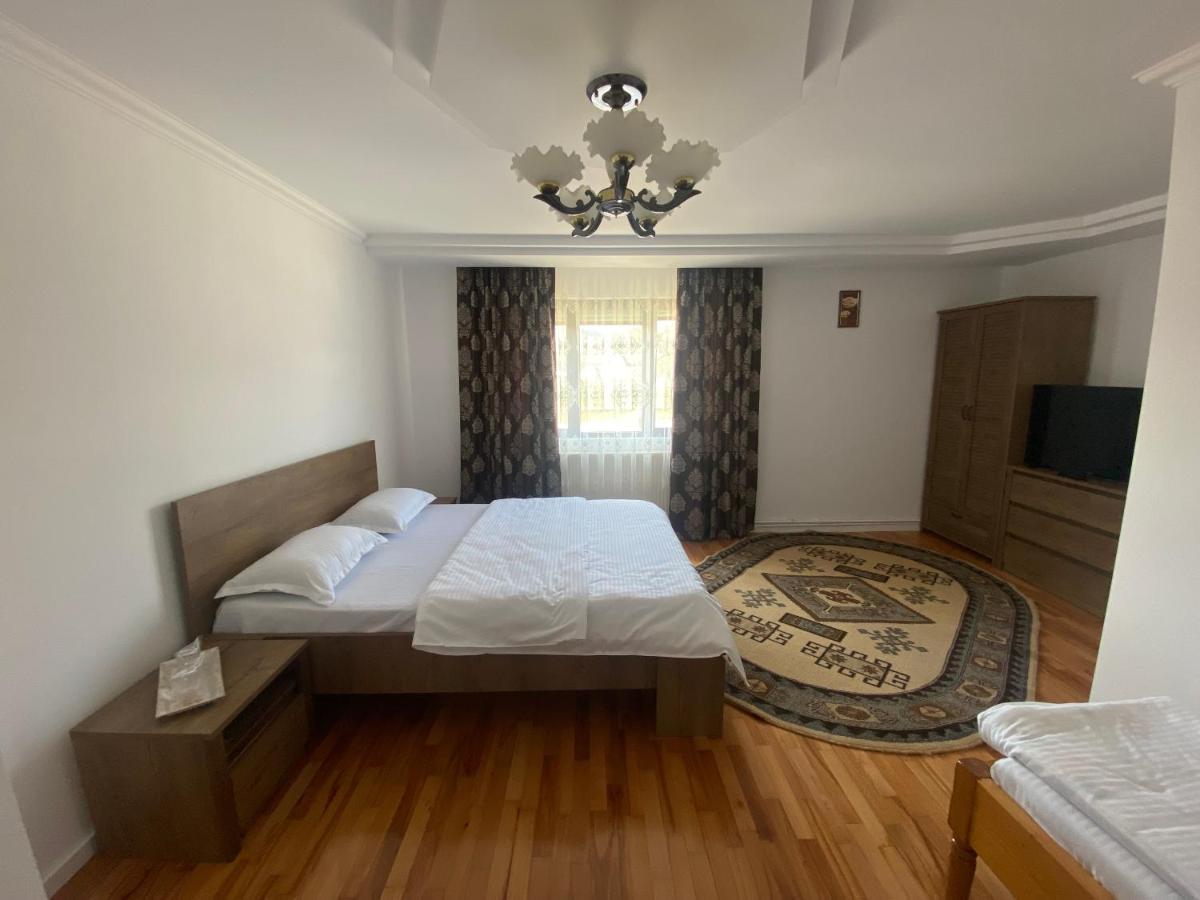 Hotel Casa Laur Mînăstirea Humorului Exteriér fotografie