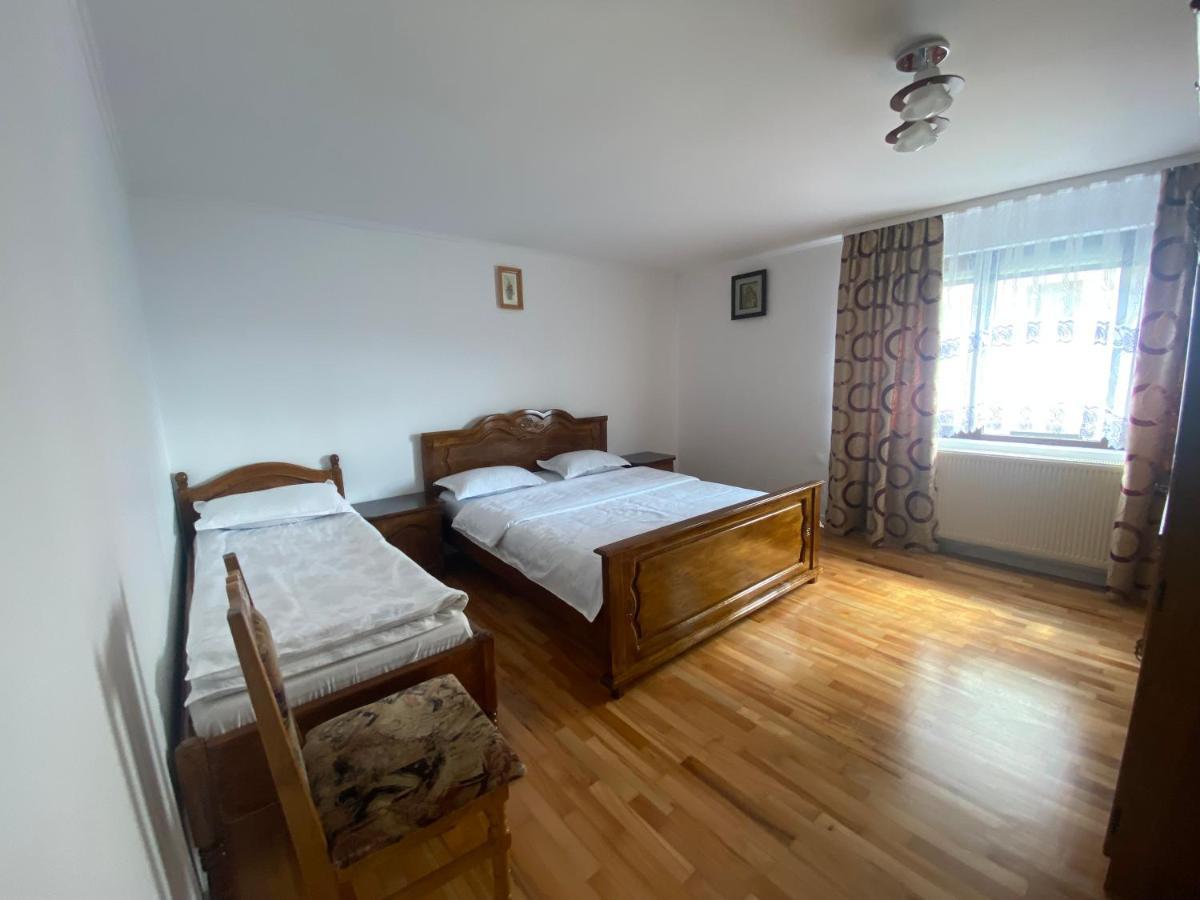Hotel Casa Laur Mînăstirea Humorului Exteriér fotografie