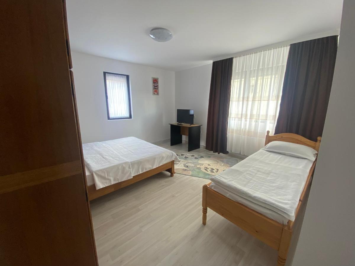 Hotel Casa Laur Mînăstirea Humorului Exteriér fotografie
